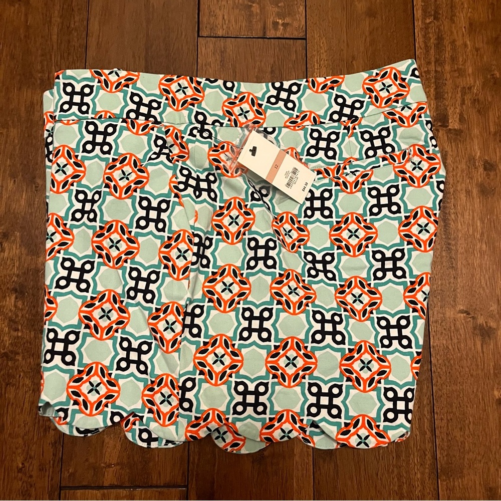 Crown & Ivy Women’s Shelby Scalloped Hem Shorts NWT